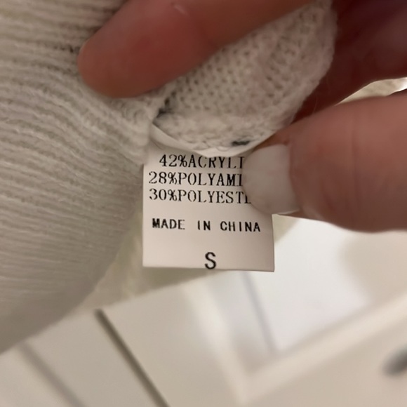 NWT Super soft black and white striped sweater - Small - Picture 3 of 5